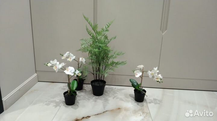 Искусственные цветы в горшках