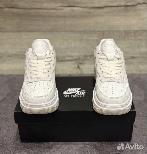 Nike Air Force 1 Luxe 