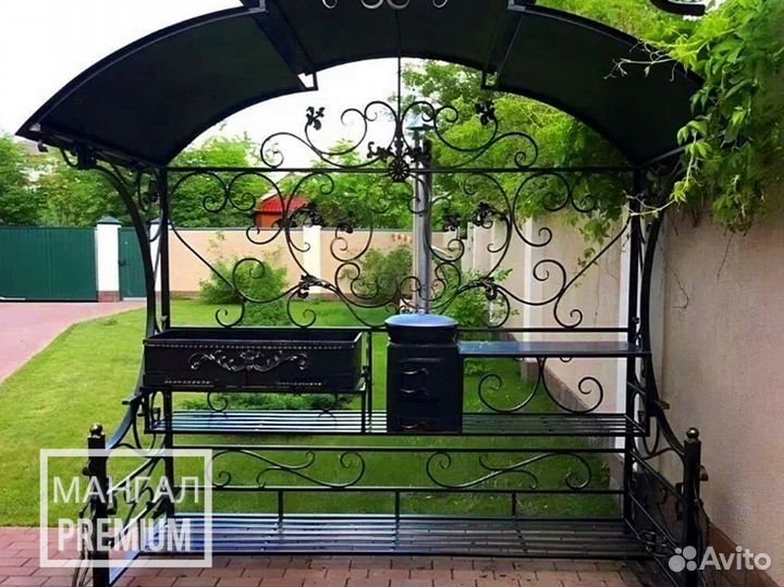 Мангал с крышей