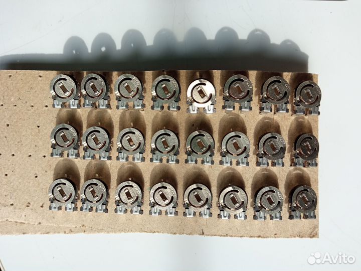 Радиодетали (микросхемы, транзисторы, сп4-1)