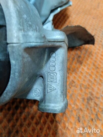 Подушка двигателя левая Audi Q5 I 8R cdnc 2011