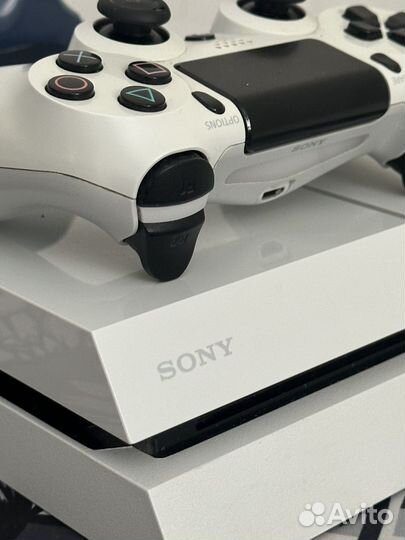 PS4 + 130 игр + 2 геймпада