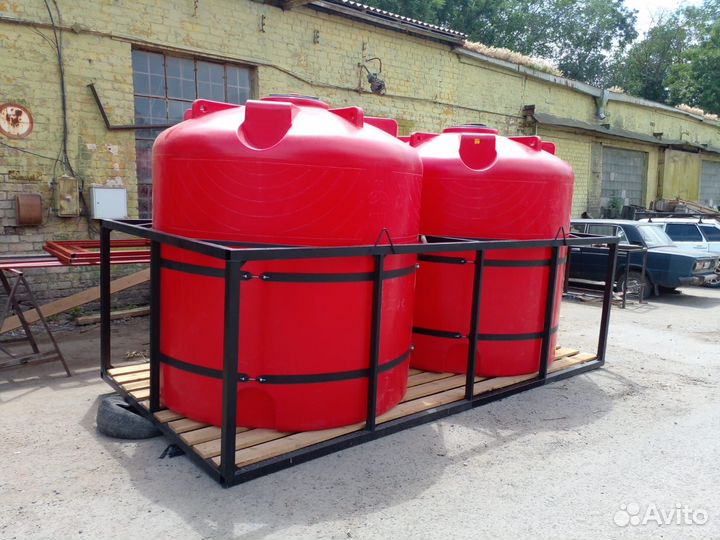 Емкость пластиковая в обрешетке для перевозки