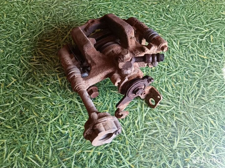 Суппорт задний левый Опель Астра J 2012 г