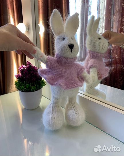 Вязаная игрушка Зайка ручной работы (пух норки)