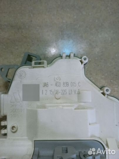 Замок двери задней левой touareg 3 cr7 original