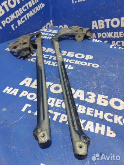 Петля капота Mercedes-Benz W210 седан 1999