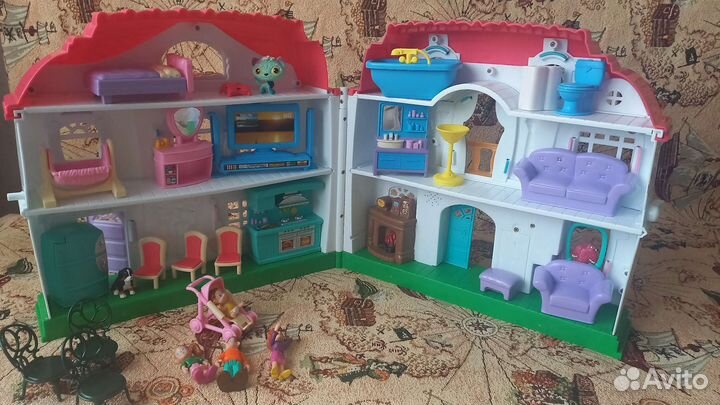 Домик кукольный с мебелью и семьей