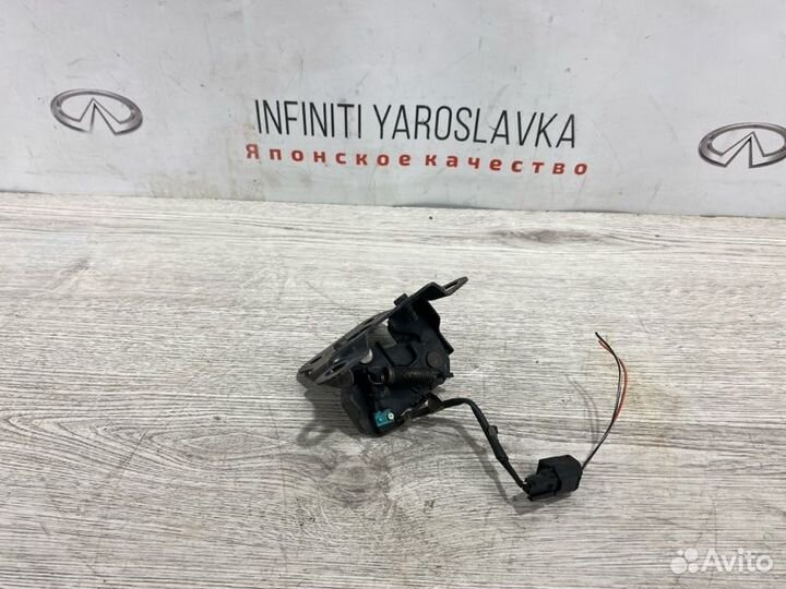 Замок капота правый Infiniti M37 M25 Q70 Y51