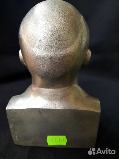 Бюст В.И.Ленина