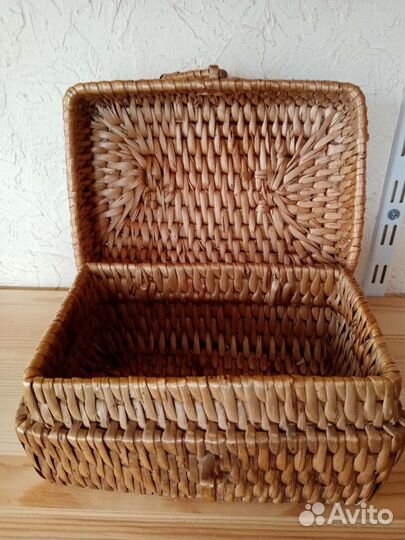 Советская плетёная шкатулка в виде сундука
