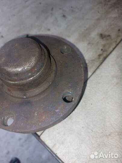 Задняя ступица с цапфой Audi 100 C4 A6 C4