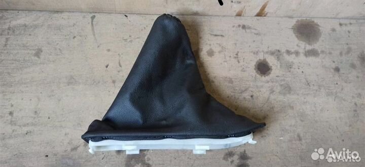 Кожух ручника на Opel Astra J GTC