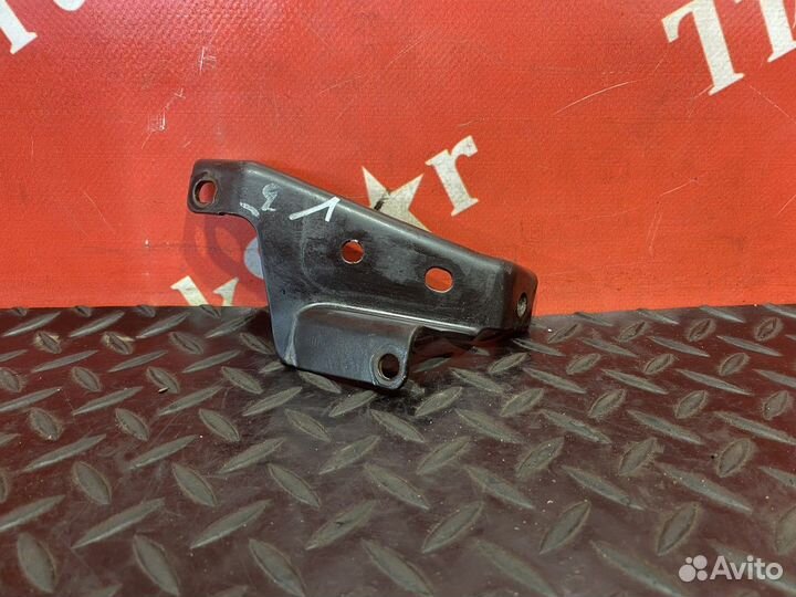 Кронштейн решетки радиатора правый Volvo FH