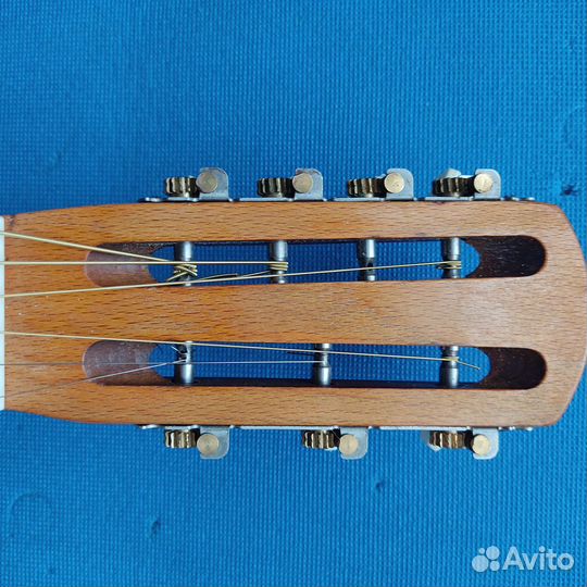 Акустическая гитара