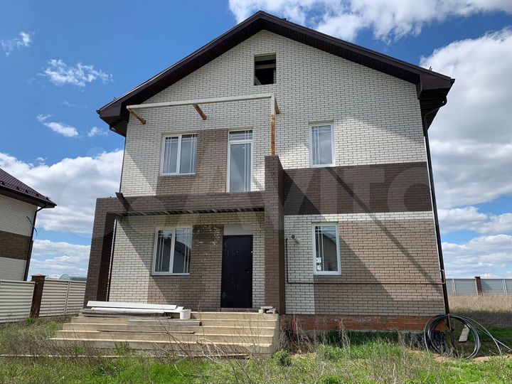 Коттедж 167,8 м² на участке 12 сот.