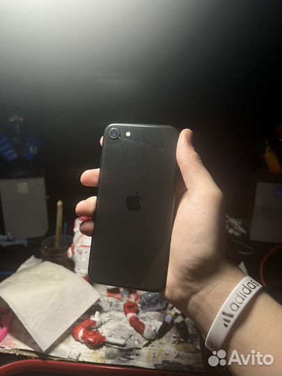 iPhone SE (2020), 128 ГБ