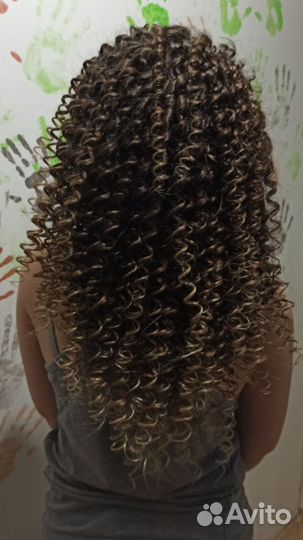 Модель на афрокудри