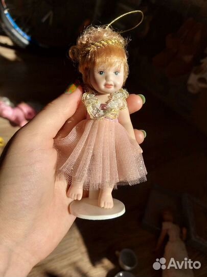 Фарфоровые куклы и сервиз