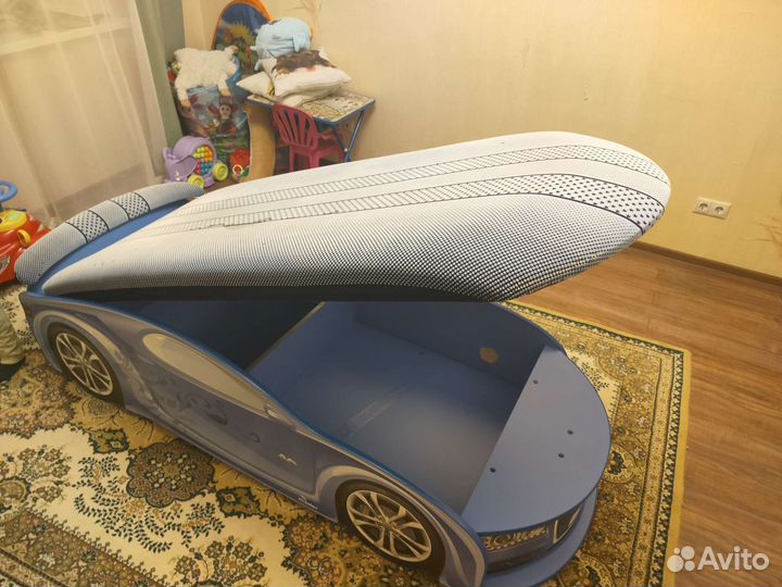 Детская кровать машина