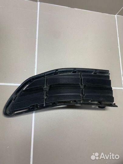 Решетка в бампер правая Toyota Rav4 2010