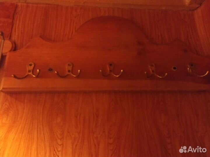 Вешалка в прихожую из дерева