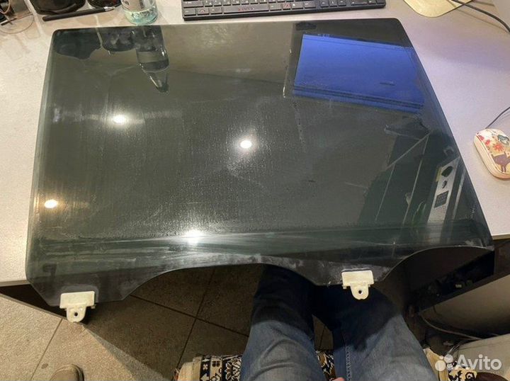 Стекло заднее правое Nissan Patrol Y62