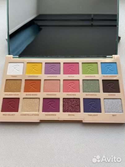 Палетка теней revolution