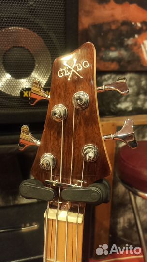 Мастеровая бас гитара