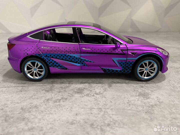 Машинка металлическая тесла