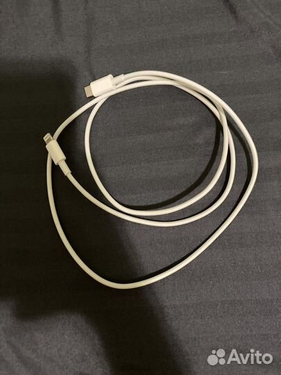 Провод на iPhone