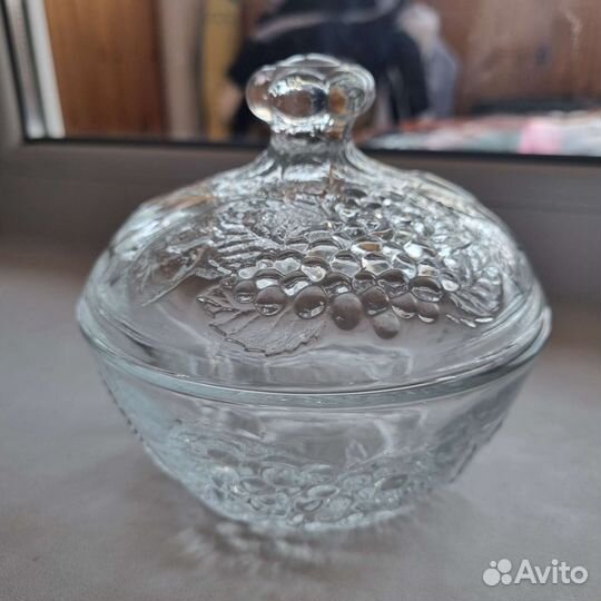 Конфетница, сахарница, вазы, салатницы