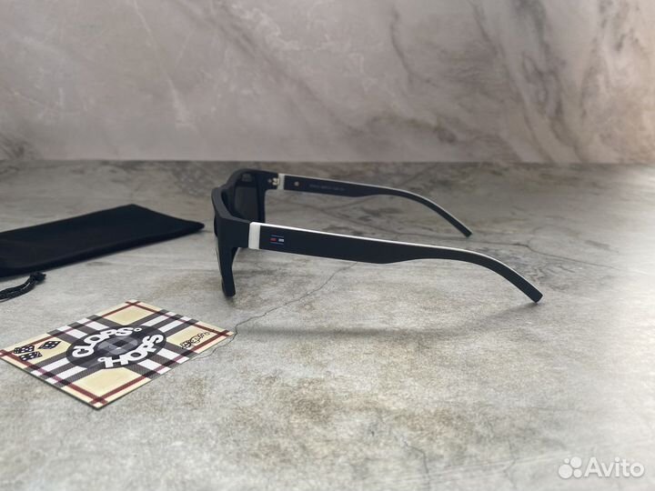 Солнцезащитные очки tommy hilfiger