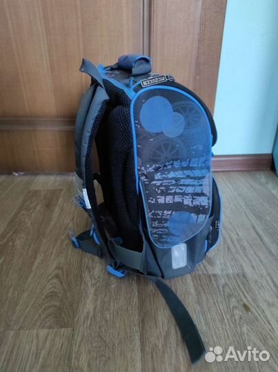 Портфель рюкзак школьный