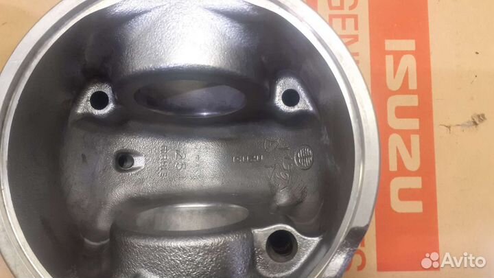 Поршень + палец для двигателя isuzu