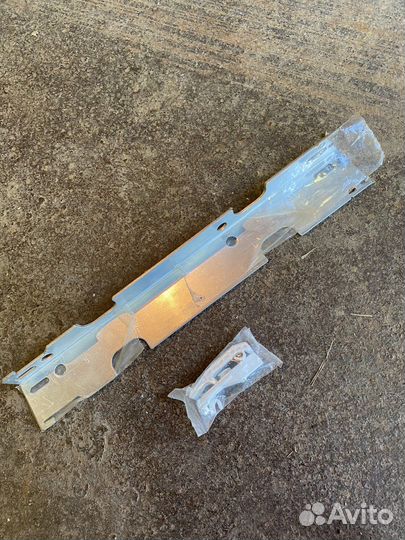 Настенный кронштейн для радиатора Kermi