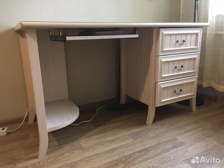 Письменный / компьютерный стол