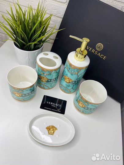 Фарфоровый комплект для ванной комнаты