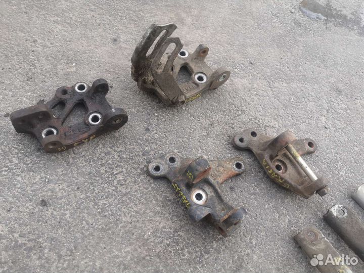 Кронштейн двигателя Toyota и навесного