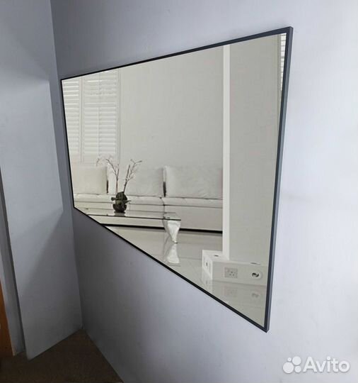 Зеркало в алюминиевой тёмной раме