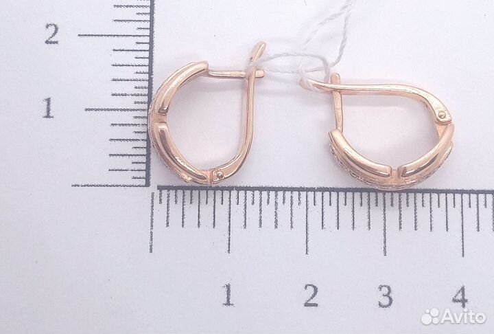 Золотые серьги с камнем