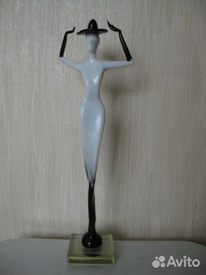 Статуэтка стеклянная 