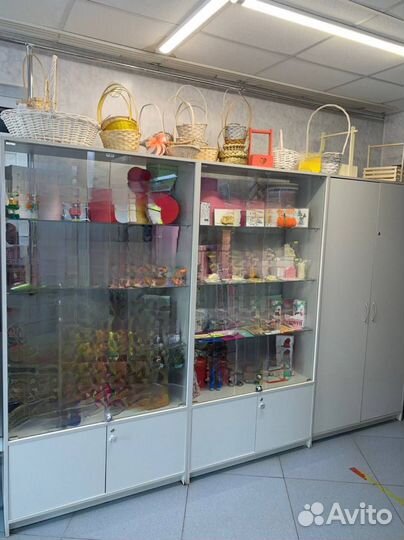 Шкаф и 2 витрины бу