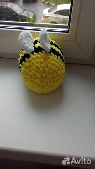 Пчёлка плюшевая