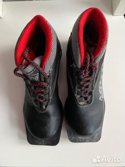 Ботинки лыжные