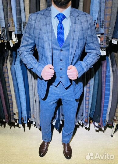 Мужской костюм небесный свадебный