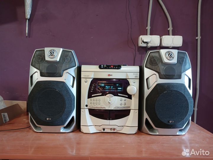 Музыкальный центр с USB и bluetooth LG