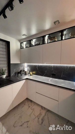 Кухня в потолок