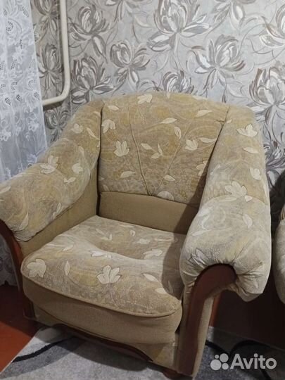 Диваны и кресло бу в хорошем состояние