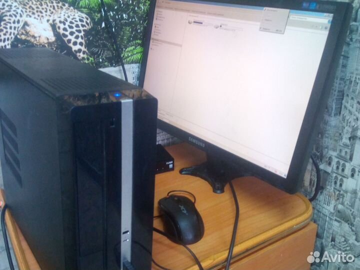Офисный компьютер с монитором